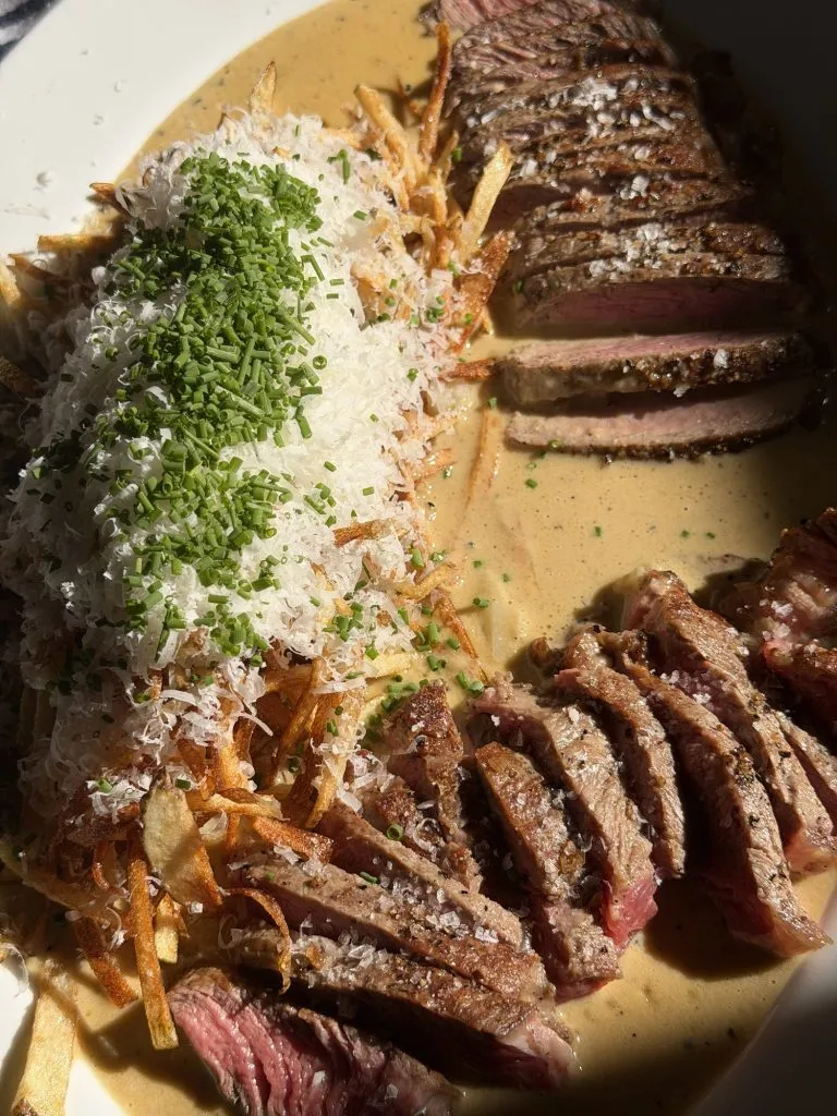 Steak Frites with Peppercorn sauce 🥩🍟